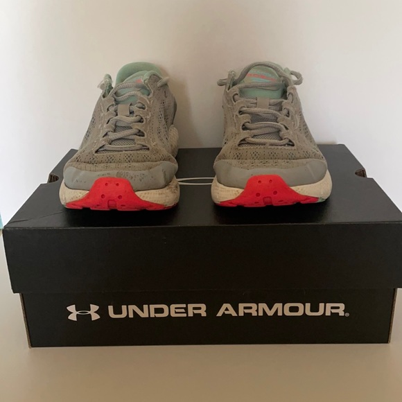 Under Armour Other - UNDER ARMOUR Charged Rogue girls 3.5 very used condition